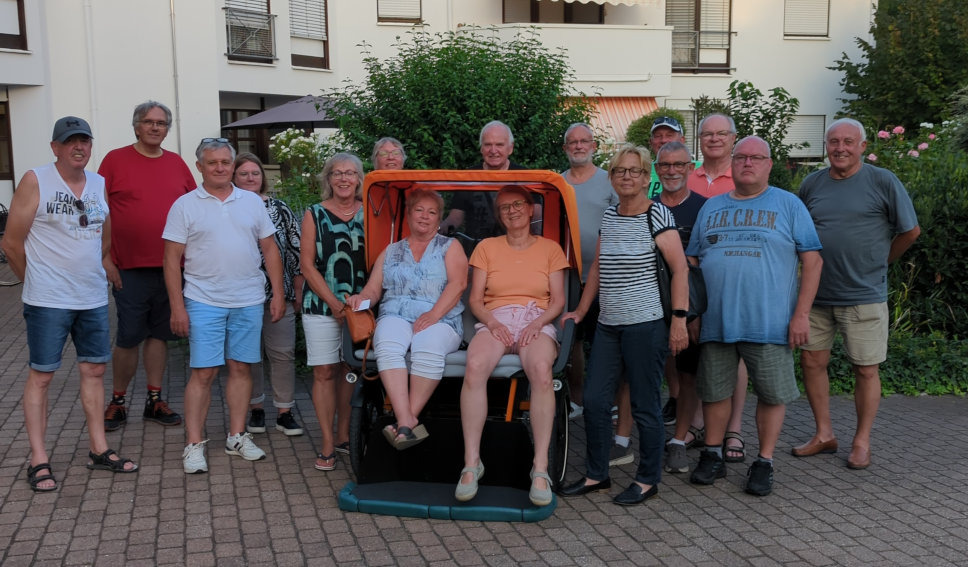 Gruppenfoto Besprechung